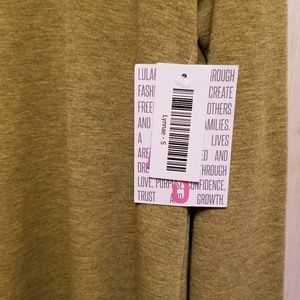 LuLaRoe Tops - LuLaRoe BNWT S Lynnae - heathered celery green LuLaRoe Tops - LuLaRoe BNWT S Lynnae - heathered celery green